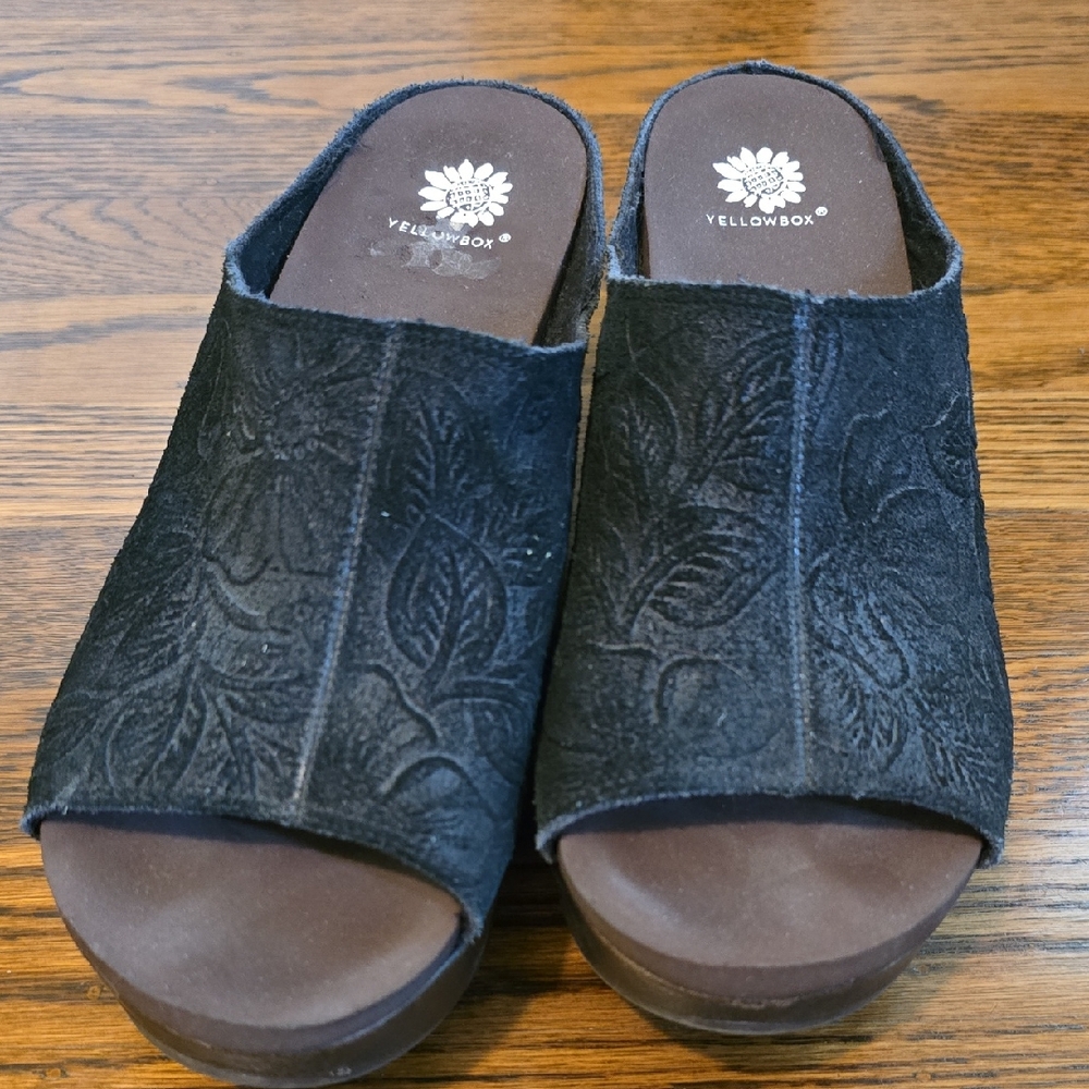 US W 8.5 Yellow Box Brown/Black Mules with Embossed Strap